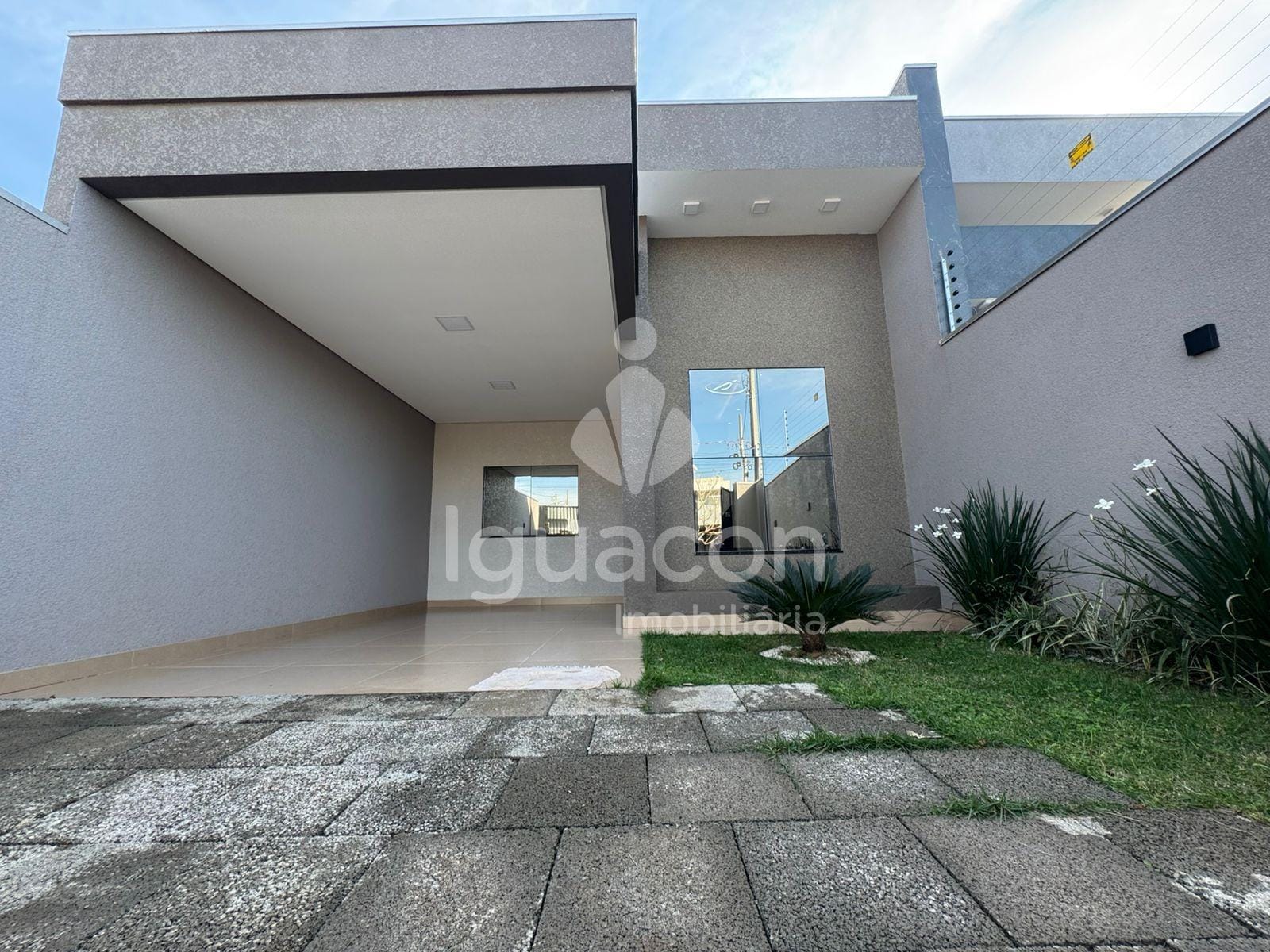 Casa com 03 Dormitórios sendo 01 Suíte e Churrasqueira no Ayrton Senna — foto 1