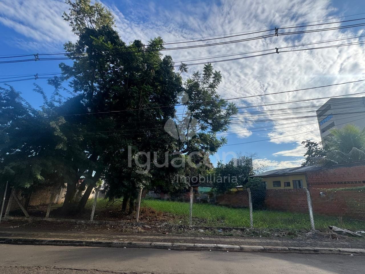 Terreno de 923m² no Jardim Polo Centro ao lado do Cataratas JL Shopping — foto 1