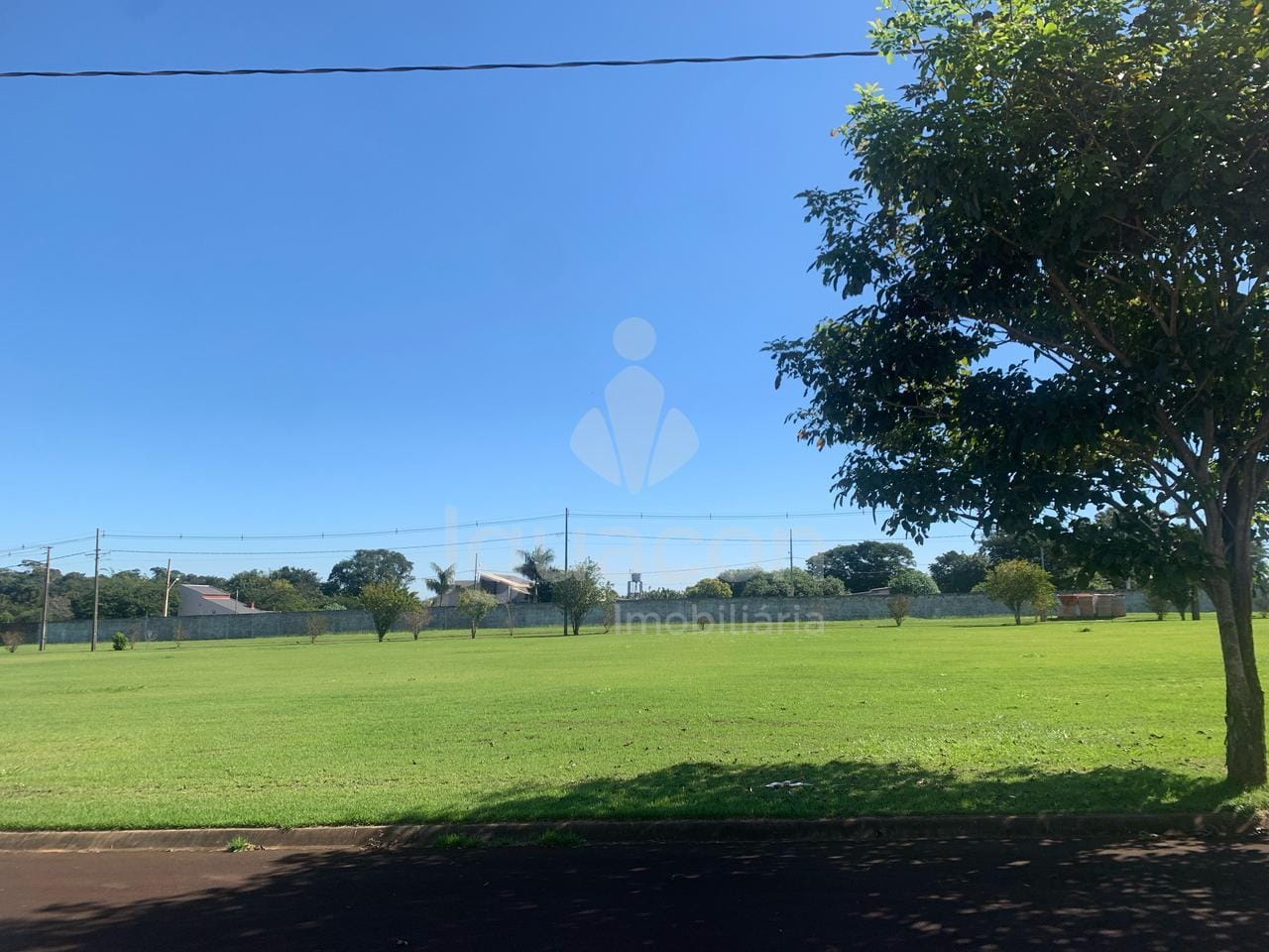 Terreno de 400,78m no Condomínio Villa Vicenza próximo a Avenida Maria Bubiak — foto 1
