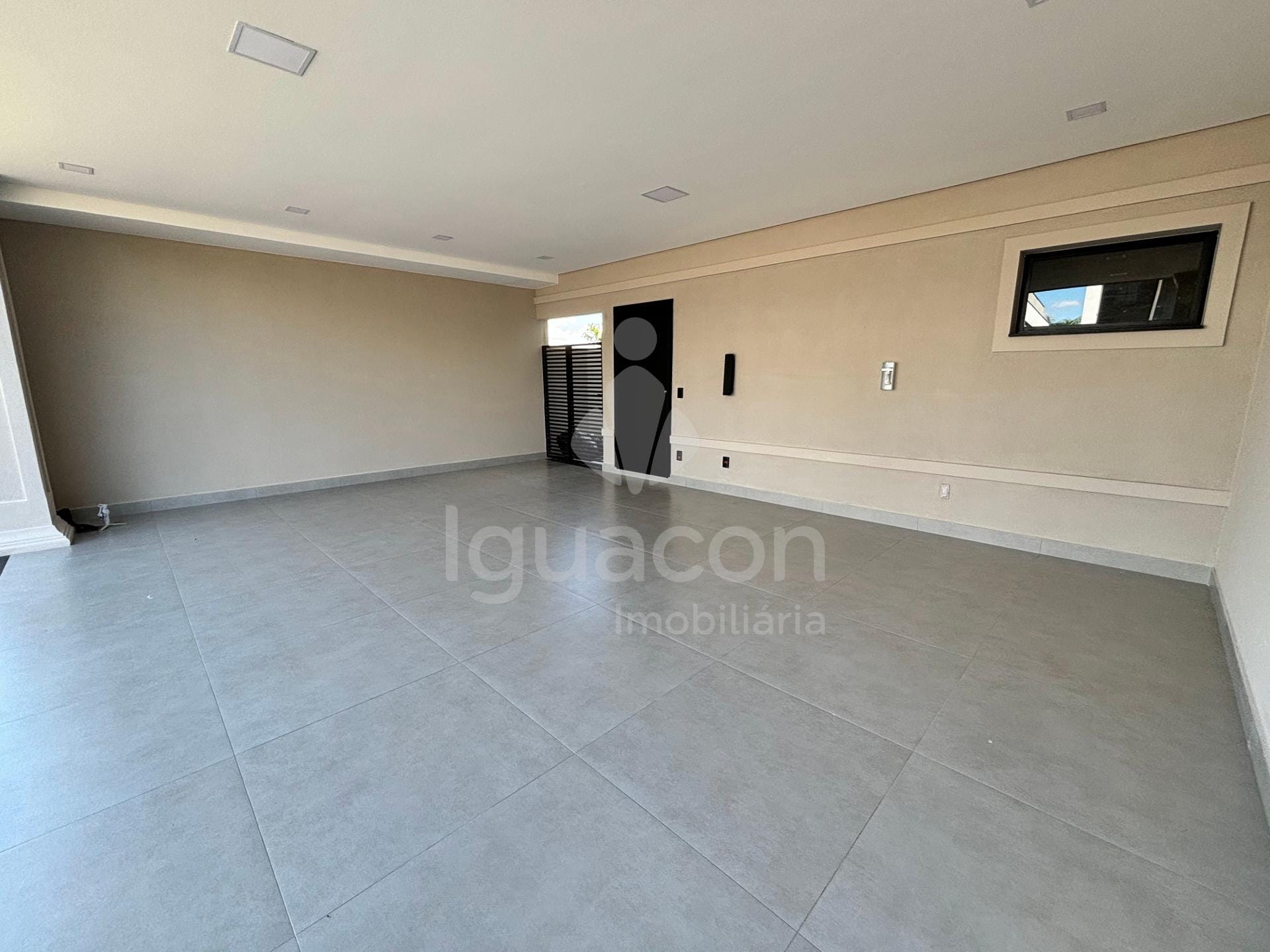 Sobrado com 04 Suites sendo 01 Suite Master e Área Gourmet no Condomínio Residencial Esmeralda — foto 37