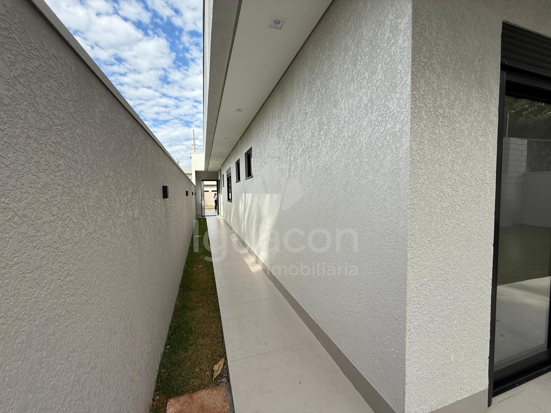 Casa com 03 Suítes e Espaço Gourmet no Condomínio Fechado Horizontal Iguaçu na Vila Carimã — foto 2