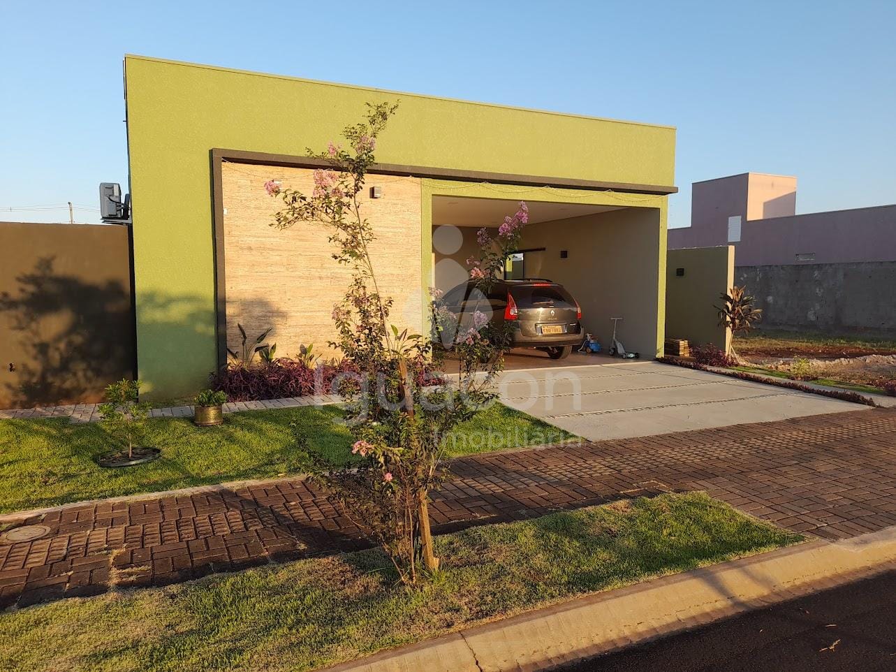 Casa com 03 Dormitórios sendo 01 Suite no Condomínio Horizontal Fechado Iguaçu na Vila Carimã — foto 1