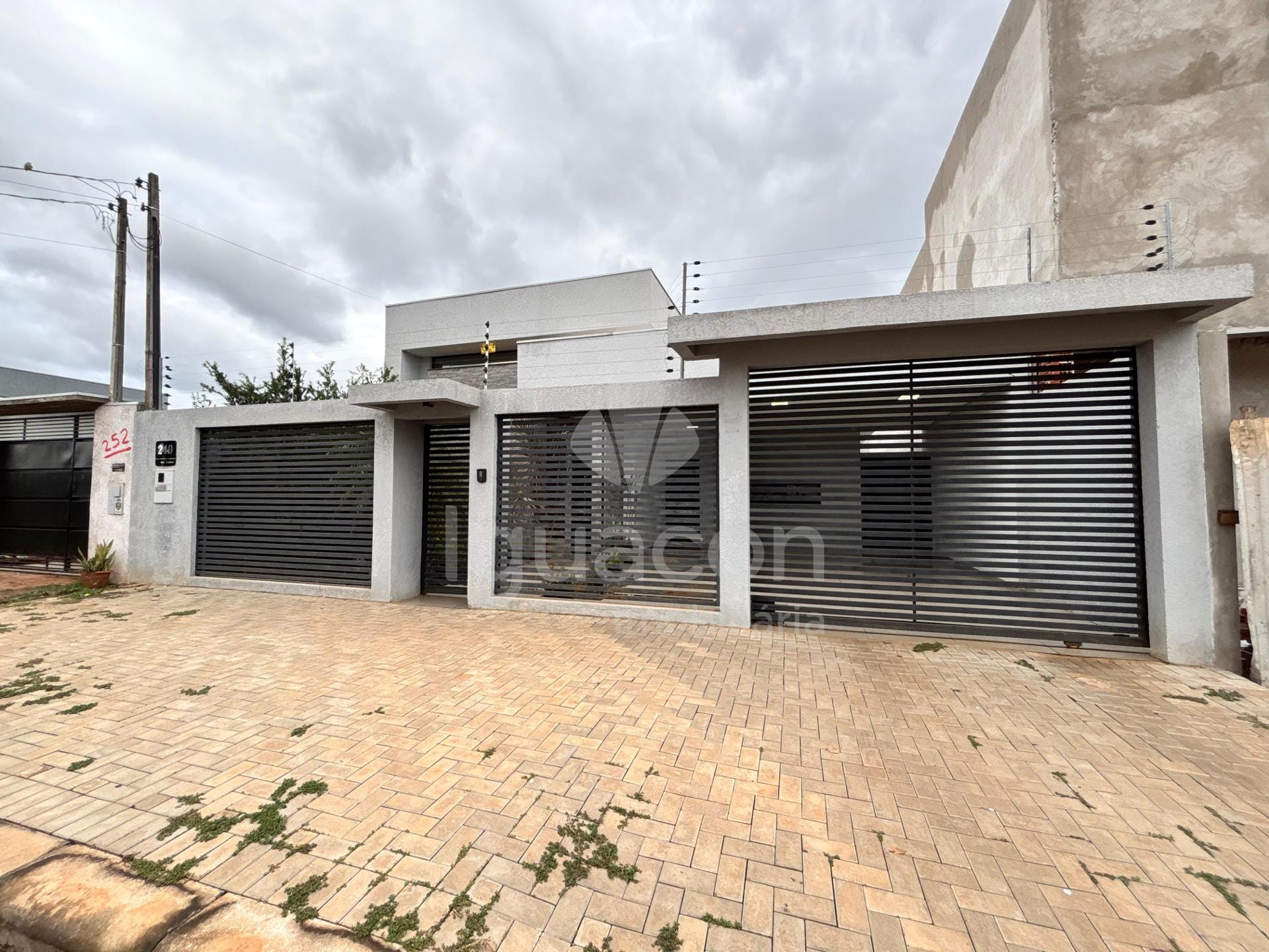 Casa Mobiliada com 03 Dormitórios sendo 01 Suíte no Jardim Buenos Aires — foto 1