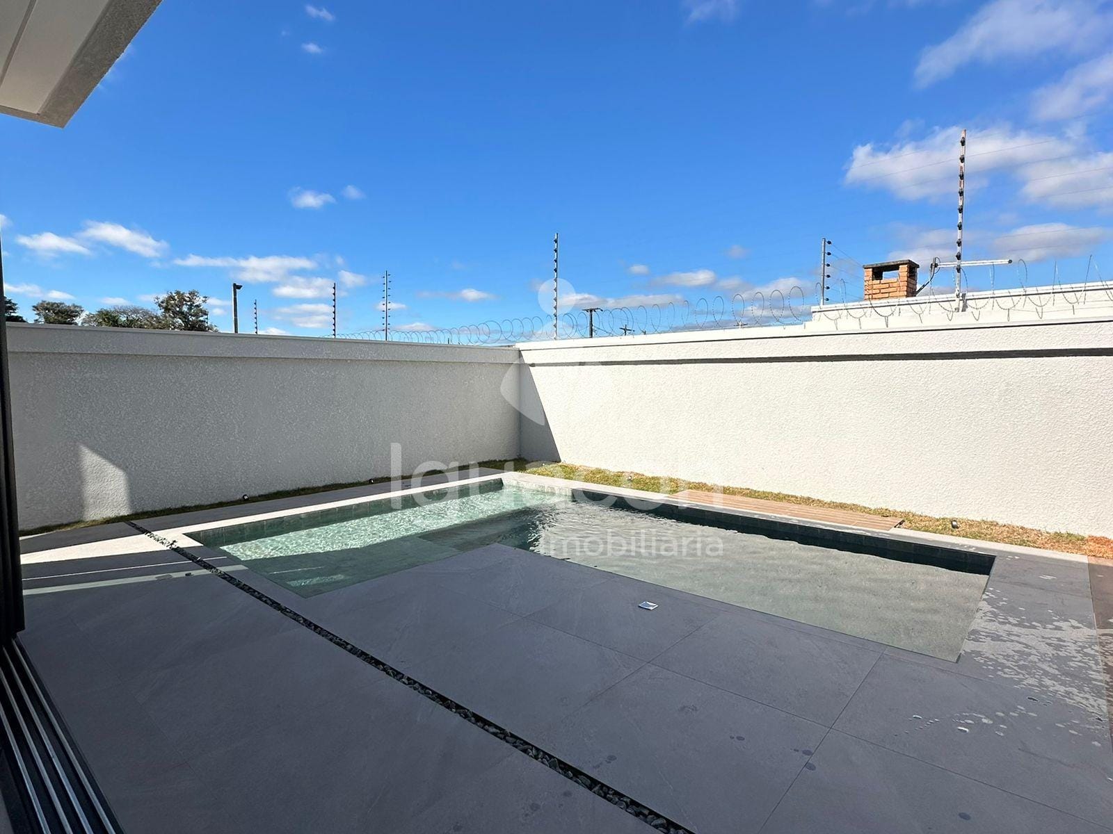 Casa com 03 Suítes e 02 vagas de garagem no Condomínio Residencial Safira. — foto 15