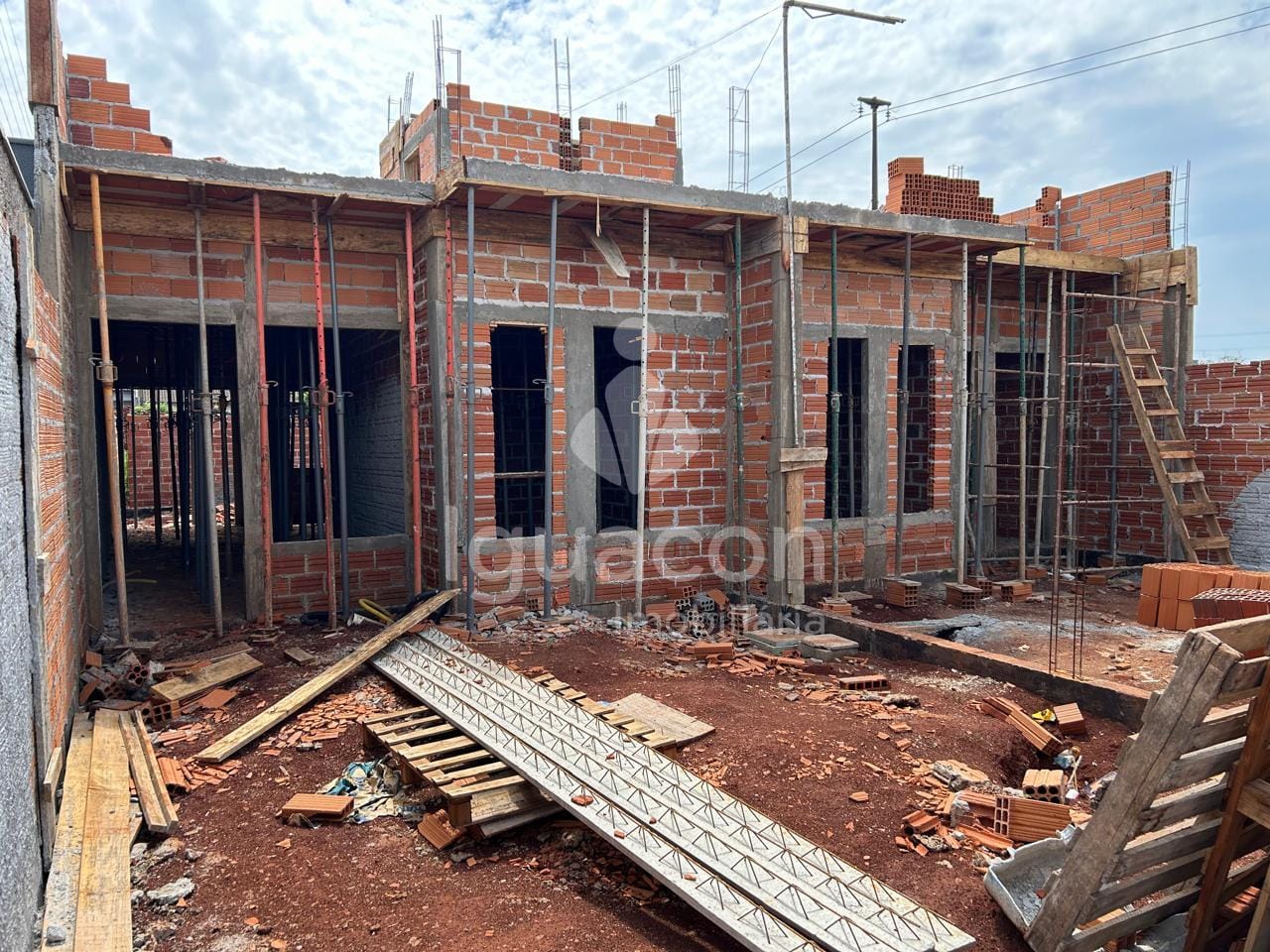 Casa com 02 Dormitórios no Jardim Alvorada em Foz do Iguaçu — foto 3