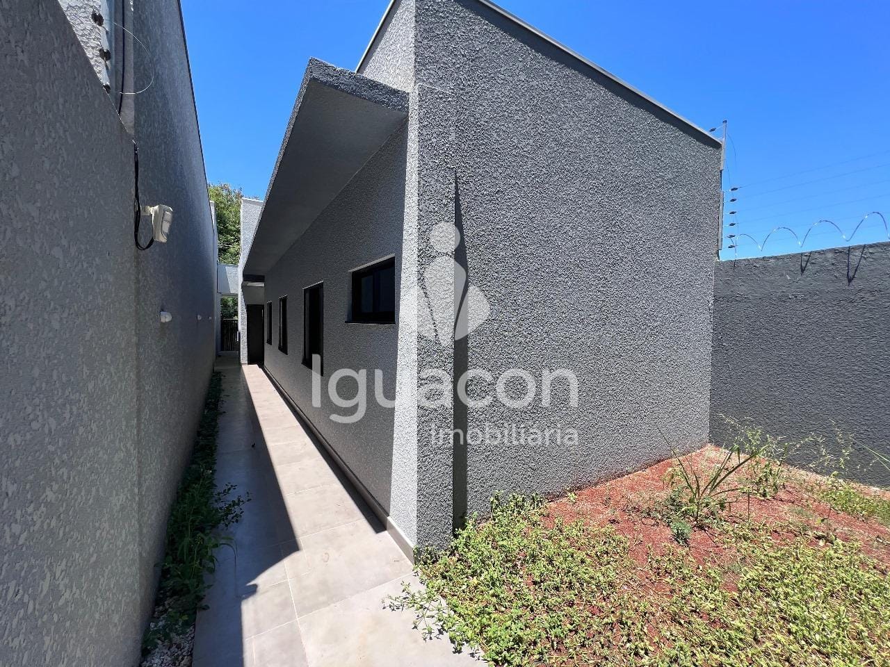 Casa com 03 Dormitórios sendo 01 Suíte e Edícula com Churrasqueira no Centro — foto 14