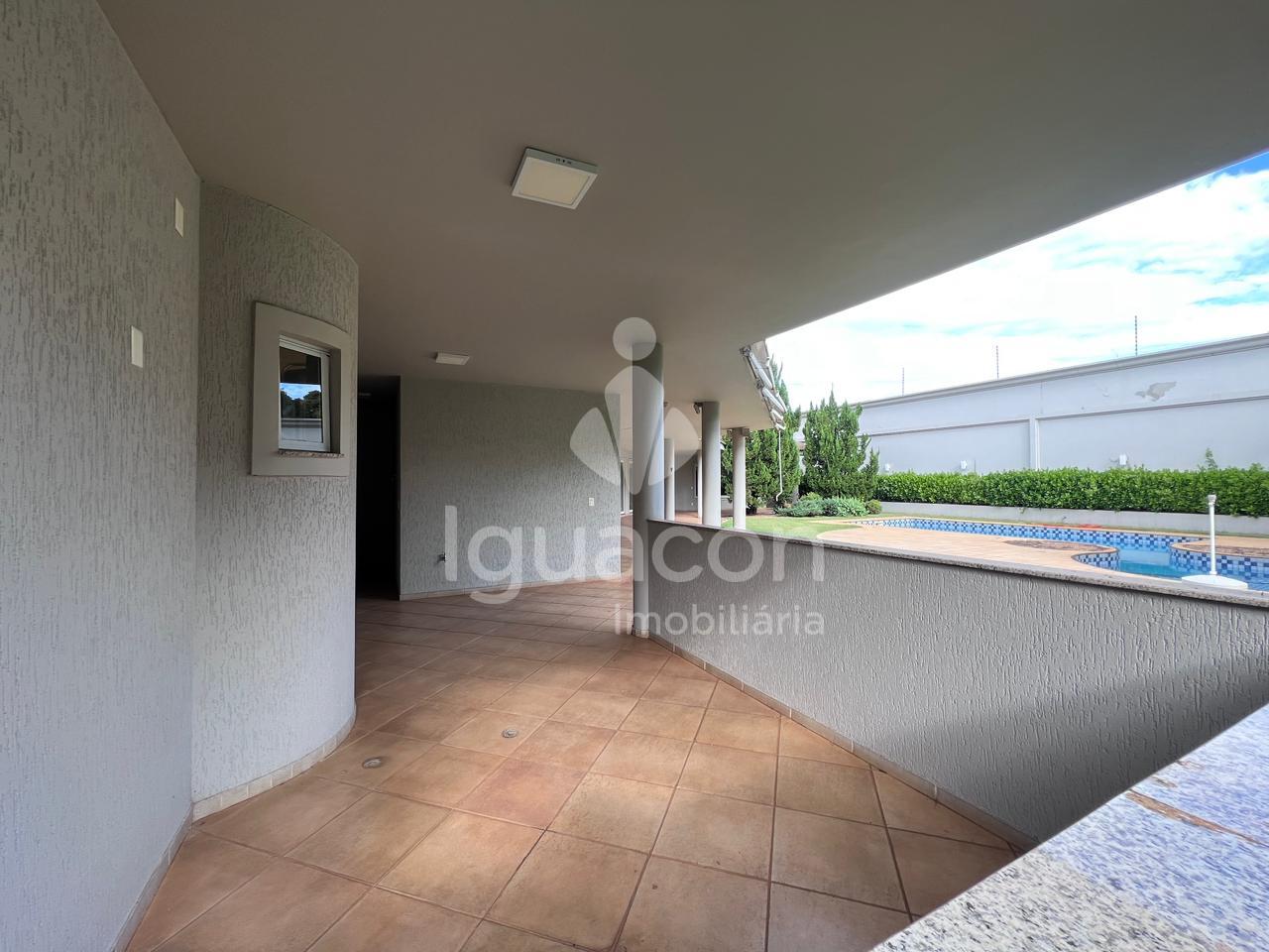 Sobrado com 05 Dormitórios sendo 03 Suites com Closet Semi-mobiliado no Condominio Izadora — Jardim Polo Centro · Foz do Iguacu